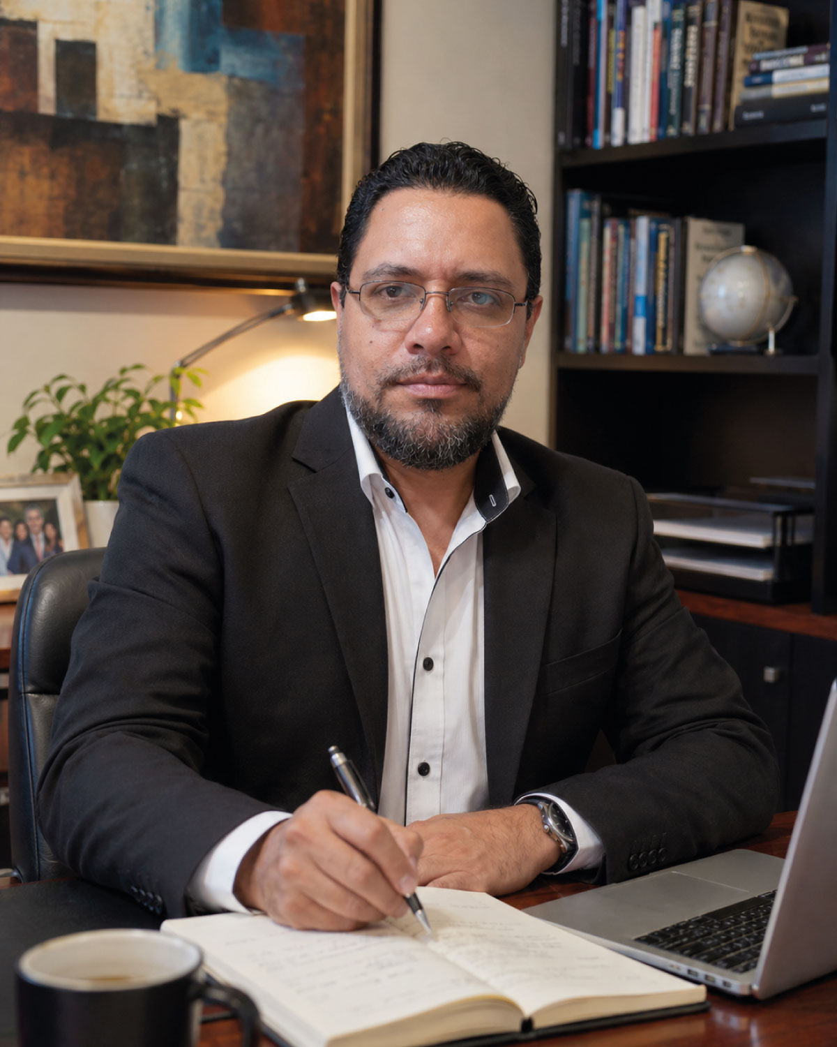 Dr. Andrés Carrión Paredes